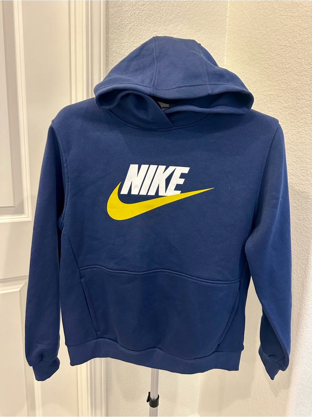 NWT Nike Boys/Girls Navy Hoodie with Yellow Swoosh size XL